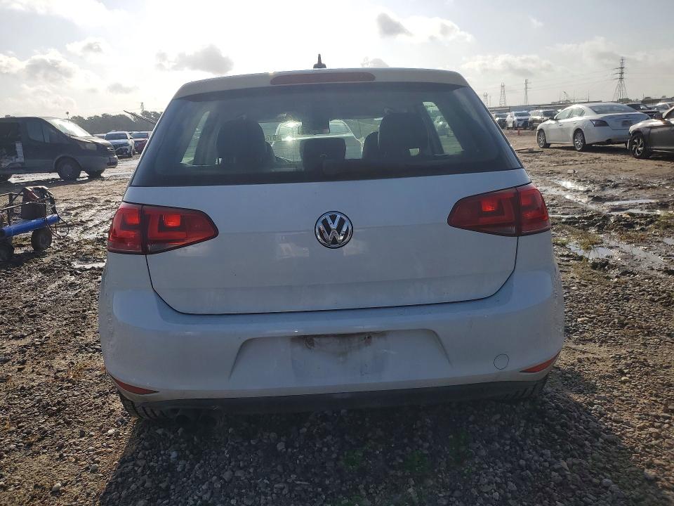 61628786 :رقم المزاد ، 3VW217AU0FM033180 vin ، 2015 Volkswagen Golf مزاد بيع