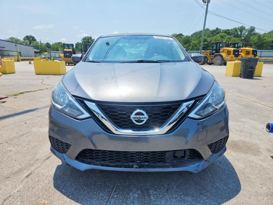 62826136 :رقم المزاد ، 3N1AB7AP5JY306785 vin ، 2018 Nissan Sentra مزاد بيع