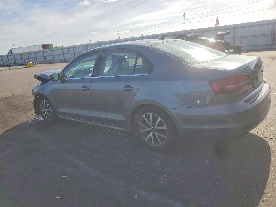 61112616 :رقم المزاد ، 3VWDB7AJ9HM217015 vin ، 2017 Volkswagen Jetta مزاد بيع