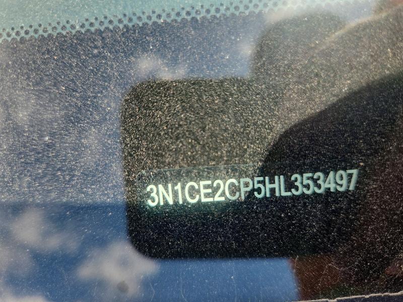 60180756 :رقم المزاد ، 3N1CE2CP5HL353497 vin ، 2017 Nissan Versa مزاد بيع