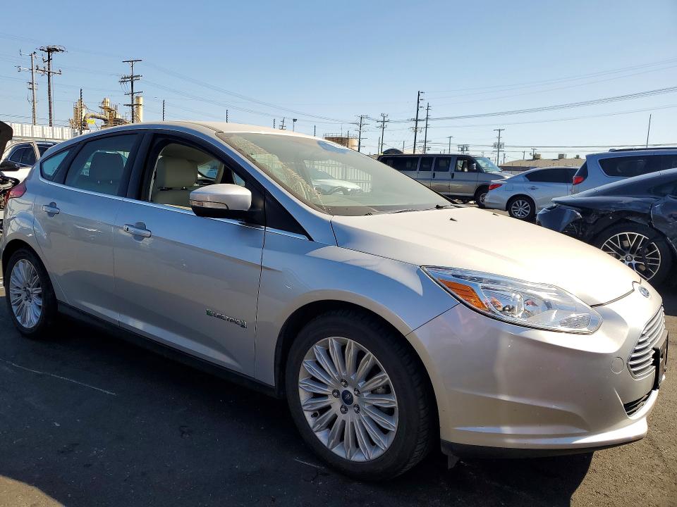 Продажа на аукционе авто 2016 Ford Focus, vin: 1FADP3R45GL380018, номер лота: 63358756