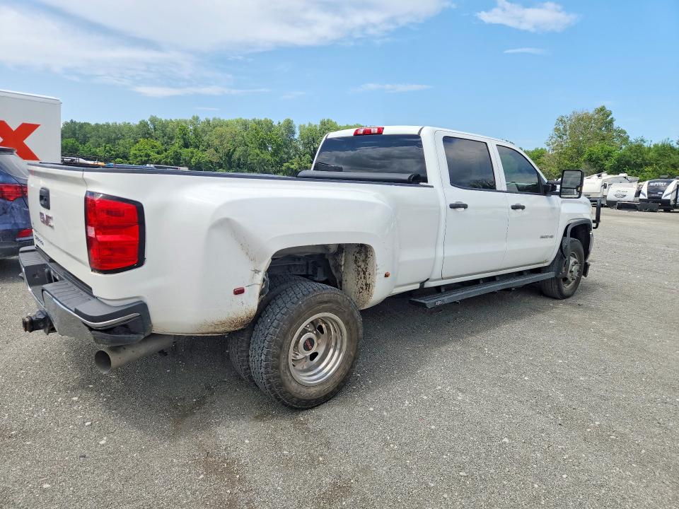 61111016 :رقم المزاد ، 1GT42VCY8JF276175 vin ، 2018 Gmc Sierra مزاد بيع