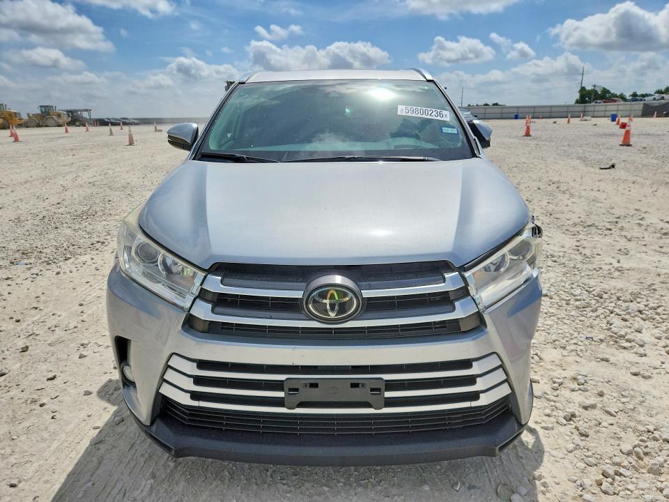 2018 Toyota Highlander მანქანა იყიდება აუქციონზე, vin: 5TDKZRFH9JS543393, აუქციონის ნომერი: 59800236