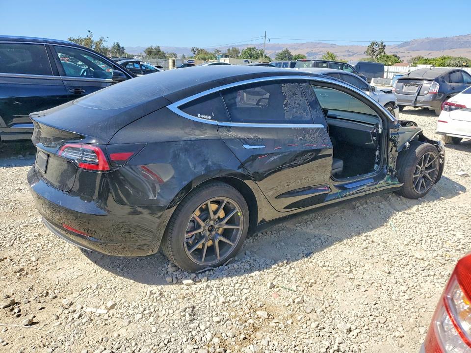 Продажа на аукционе авто 2018 Tesla Model 3, vin: 5YJ3E1EAXJF171802, номер лота: 60259836