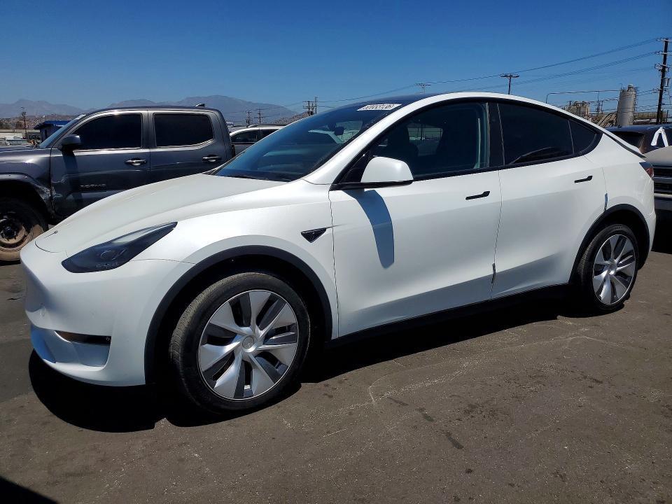 60033136 :رقم المزاد ، 7SAYGDEE8PF857899 vin ، 2023 Tesla Model Y مزاد بيع