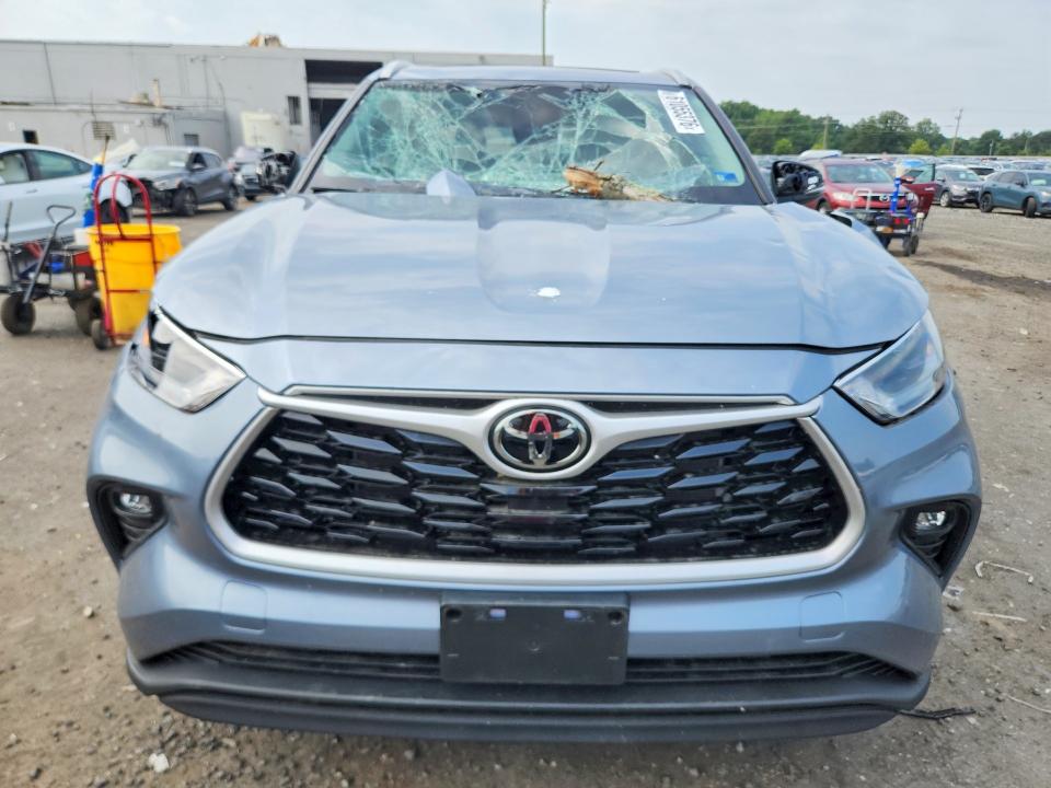 Продаж на аукціоні авто 2022 Toyota Highlander, vin: 5TDGZRBH0NS245770, номер лоту: 61055376