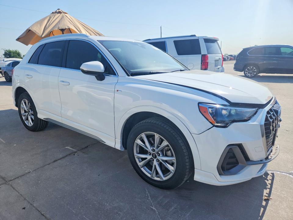 61635476 :رقم المزاد ، WA1DECF37M1045761 vin ، 2021 Audi Q3 مزاد بيع