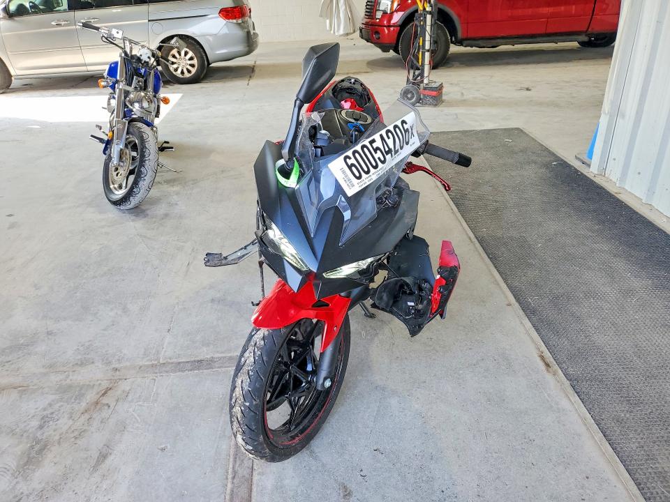 60054206 :رقم المزاد ، ML5EXGJ1XSDA62807 vin ، 2025 Kawasaki Ex500 مزاد بيع
