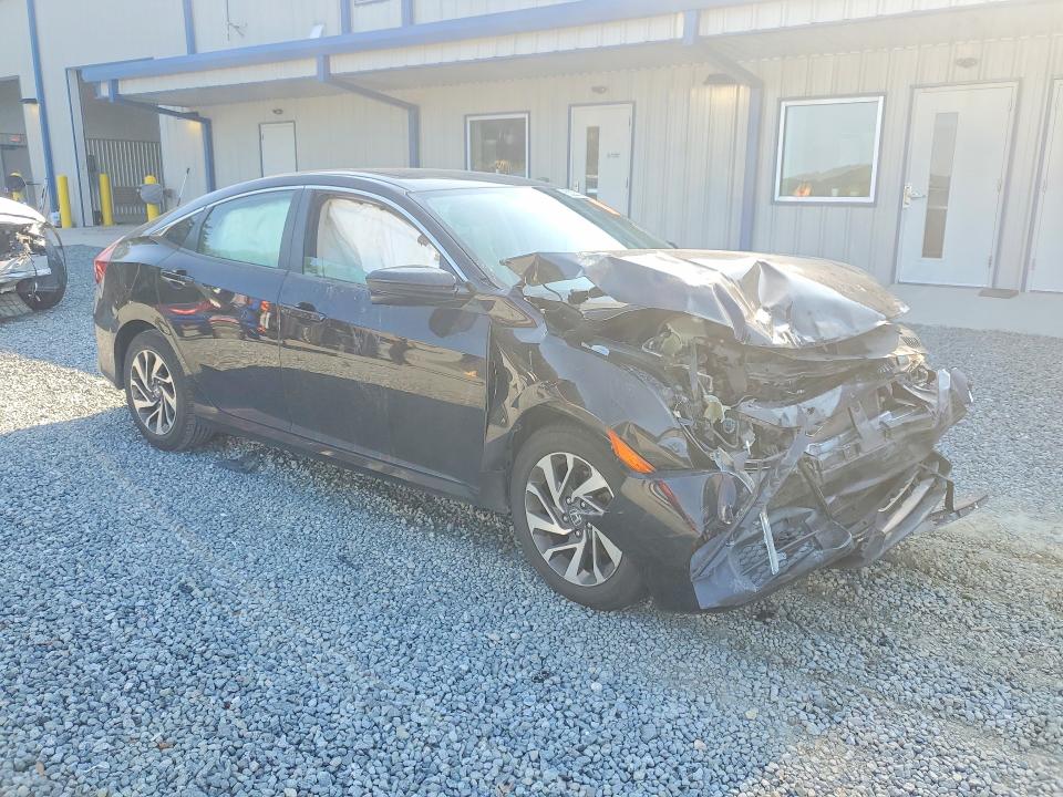 63223706 :رقم المزاد ، 19XFC2F79JE004493 vin ، 2018 Honda Civic مزاد بيع
