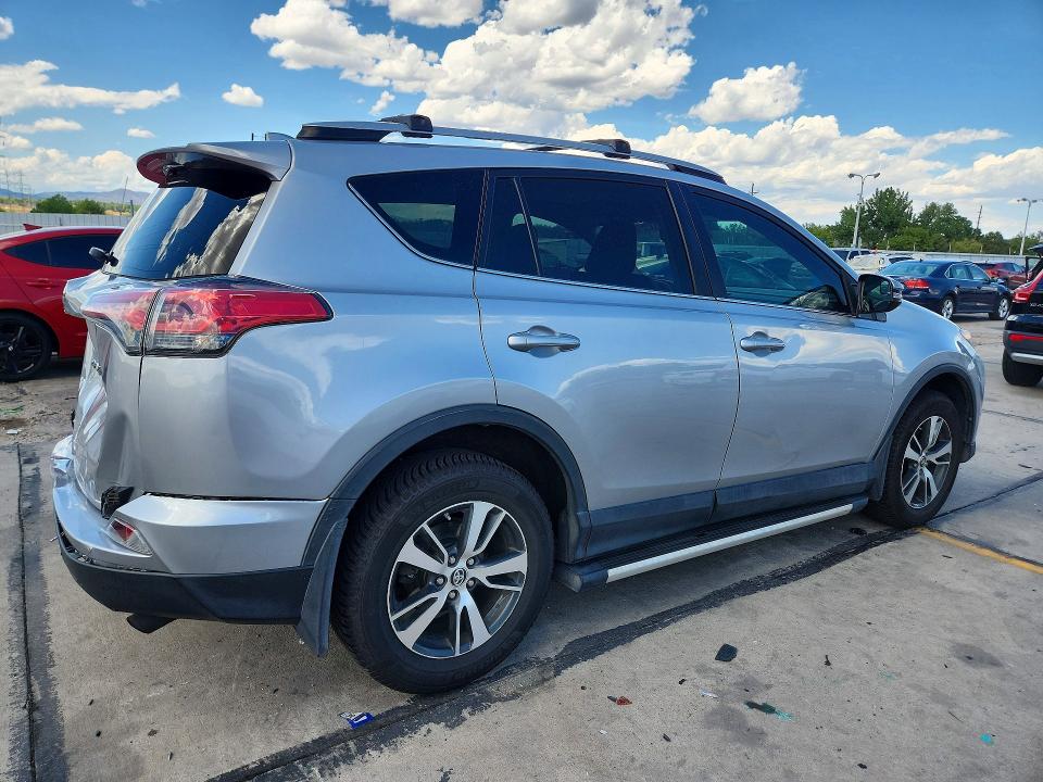 Auction sale of the 2017 Toyota Rav4, vin: 2T3RFREV0HW562535, lot number: 63329216