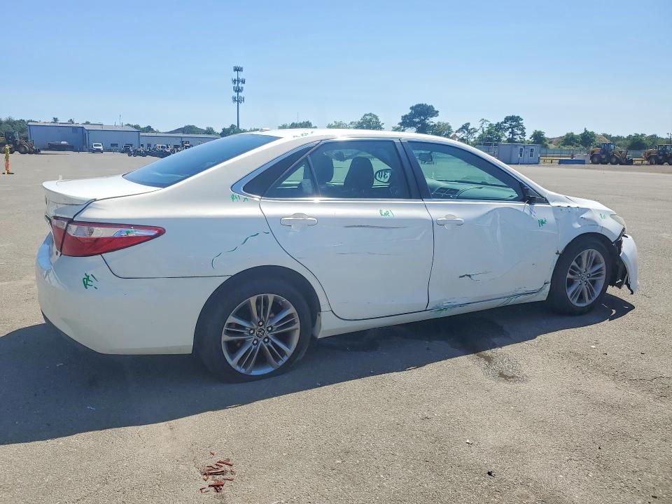 61945746 :رقم المزاد ، 4T1BF1FK7FU100096 vin ، 2015 Toyota Camry مزاد بيع