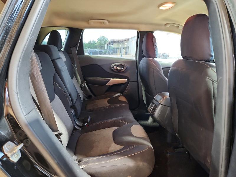 59324236 :رقم المزاد ، 1C4PJLCB3JD611421 vin ، 2018 Jeep Cherokee مزاد بيع