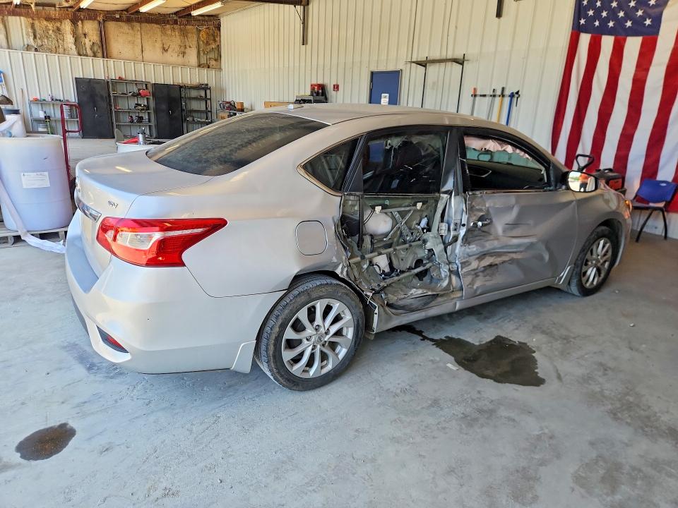 61293936 :رقم المزاد ، 3N1AB7AP0JY268091 vin ، 2018 Nissan Sentra مزاد بيع