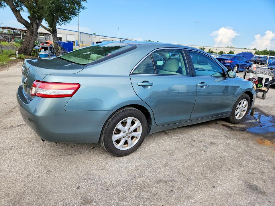 60000646 :رقم المزاد ، 4T1BF3EK8AU571101 vin ، 2010 Toyota Camry مزاد بيع
