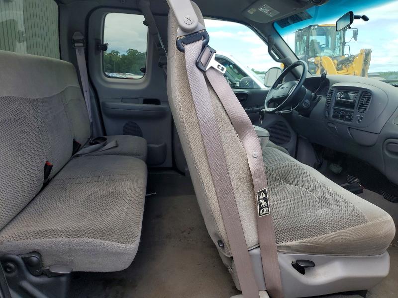 62138306 :رقم المزاد ، 2FTRX18L1YCB02676 vin ، 2000 Ford F150 مزاد بيع