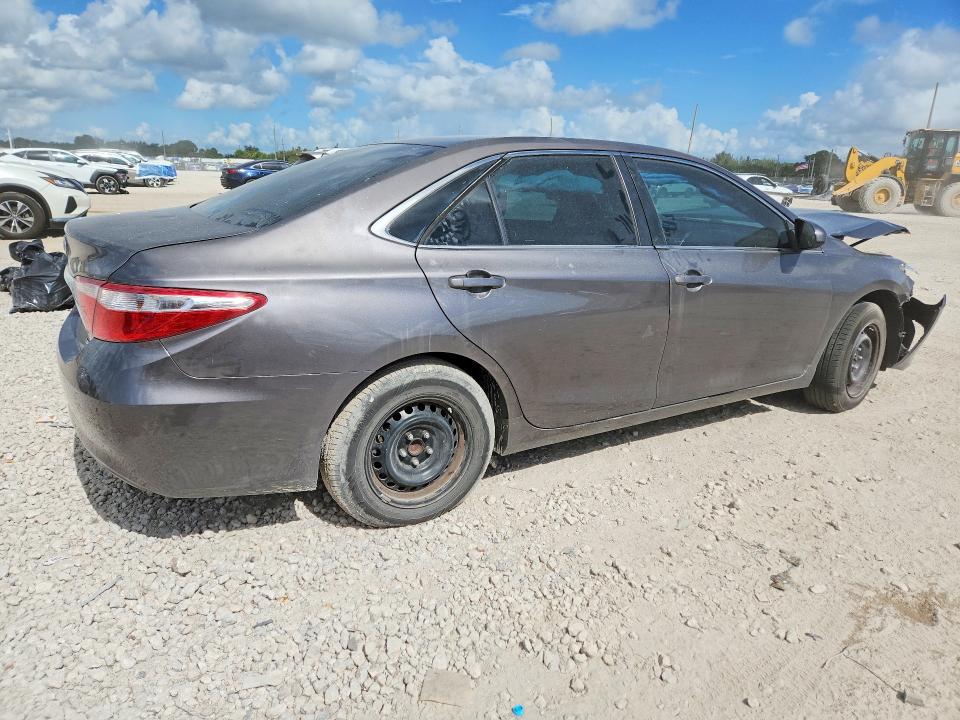 62040376 :رقم المزاد ، 4T1BF1FK5HU281900 vin ، 2017 Toyota Camry مزاد بيع