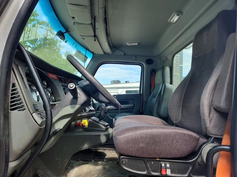 61970266 :رقم المزاد ، 1XKYA48X7FJ403411 vin ، 2015 Kenworth Construction مزاد بيع