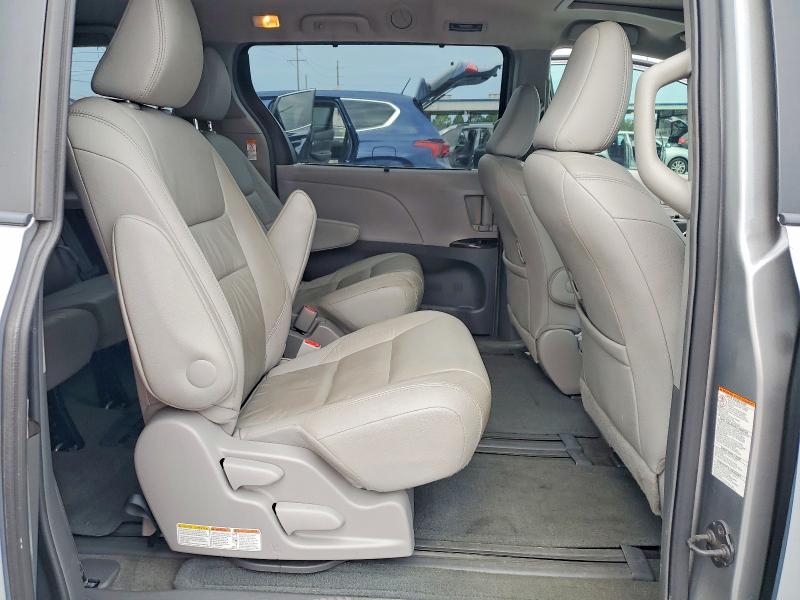 61197726 :رقم المزاد ، 5TDYK3DC2FS594017 vin ، 2015 Toyota Sienna مزاد بيع