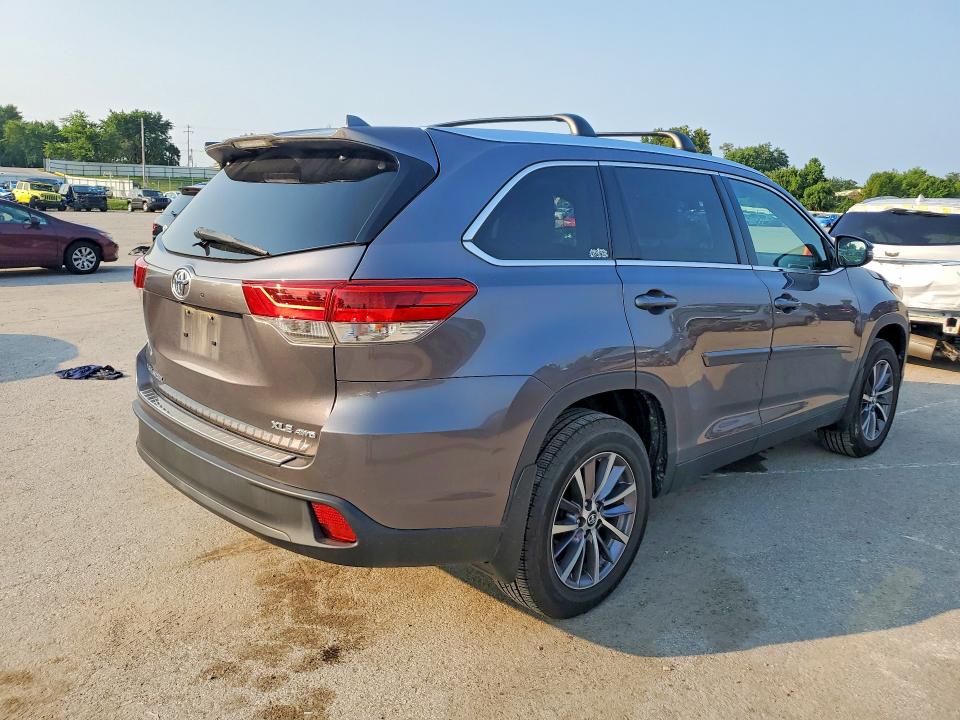 62932836 :رقم المزاد ، 5TDJZRFH9KS578819 vin ، 2019 Toyota Highlander مزاد بيع