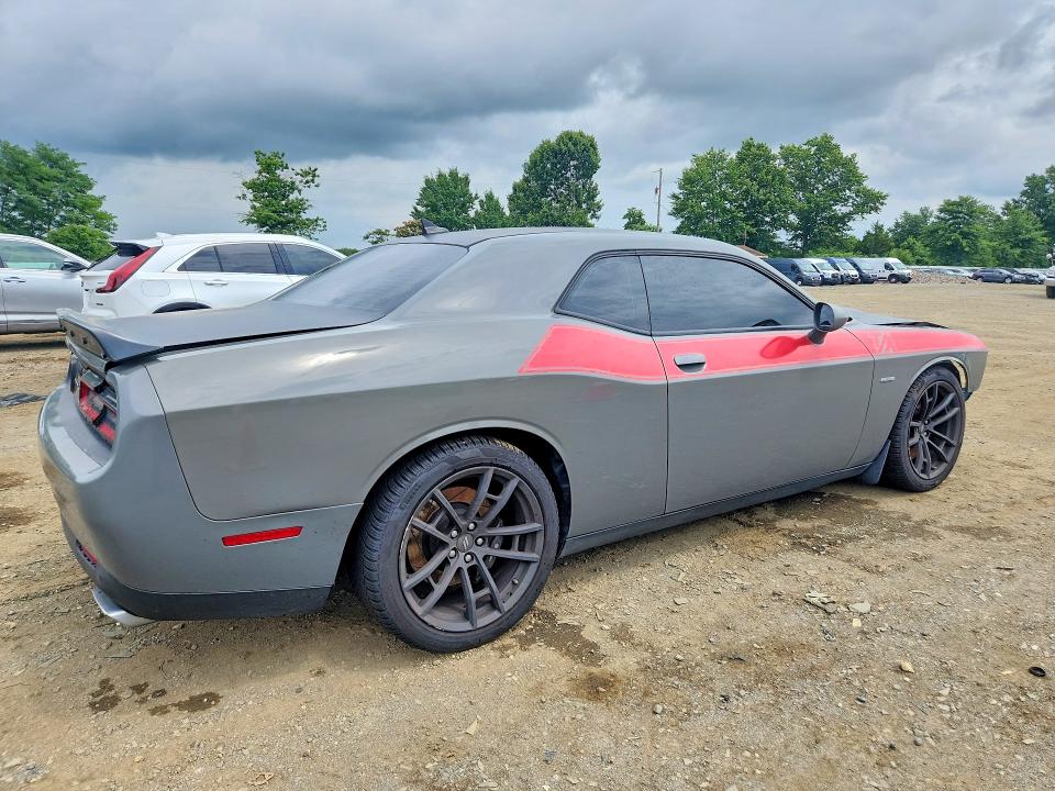 61543846 :رقم المزاد ، 2C3CDZFJ7HH632883 vin ، 2017 Dodge Challenger مزاد بيع