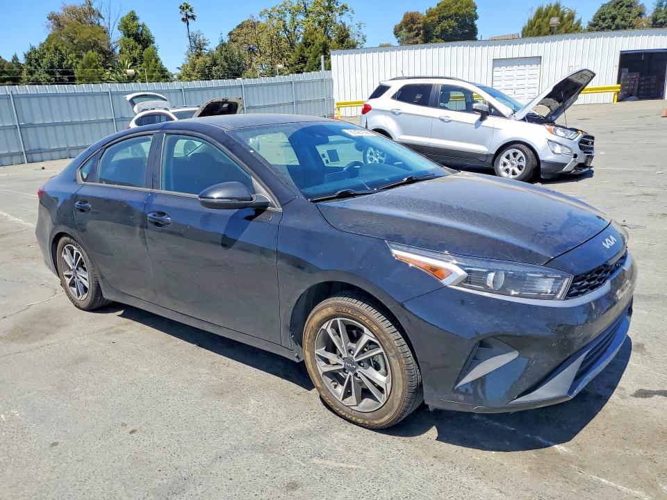 2023 Kia Forte მანქანა იყიდება აუქციონზე, vin: 3KPF24AD7PE552920, აუქციონის ნომერი: 61427936
