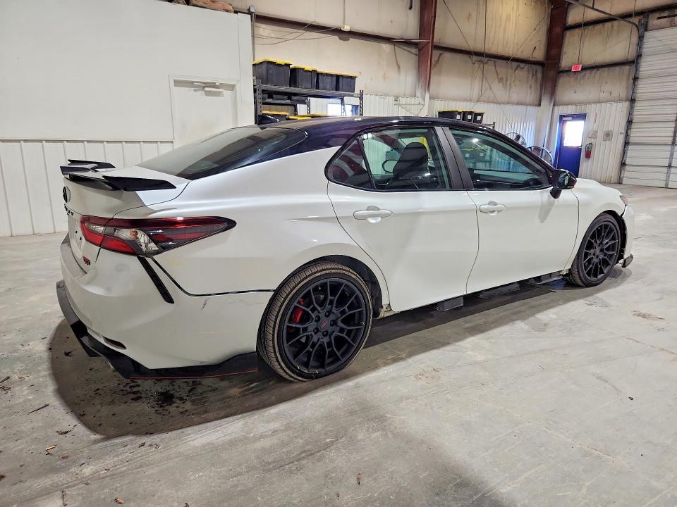 60878756 :رقم المزاد ، 4T1KZ1AK9NU066076 vin ، 2022 Toyota Camry مزاد بيع