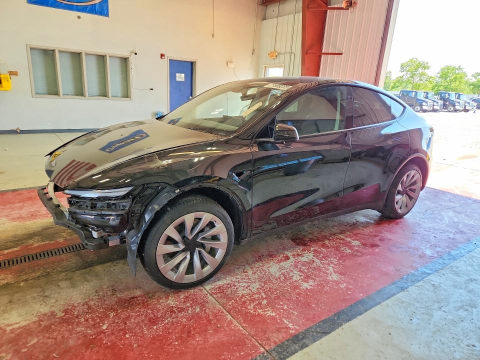 77599235 :رقم المزاد ، 7SAYGDEE1TF373731 vin ، 2026 Tesla Model Y مزاد بيع