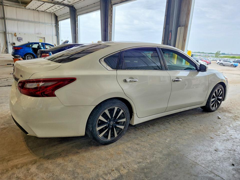 Продаж на аукціоні авто 2018 Nissan Altima, vin: 1N4AL3AP9JC188788, номер лоту: 62942226