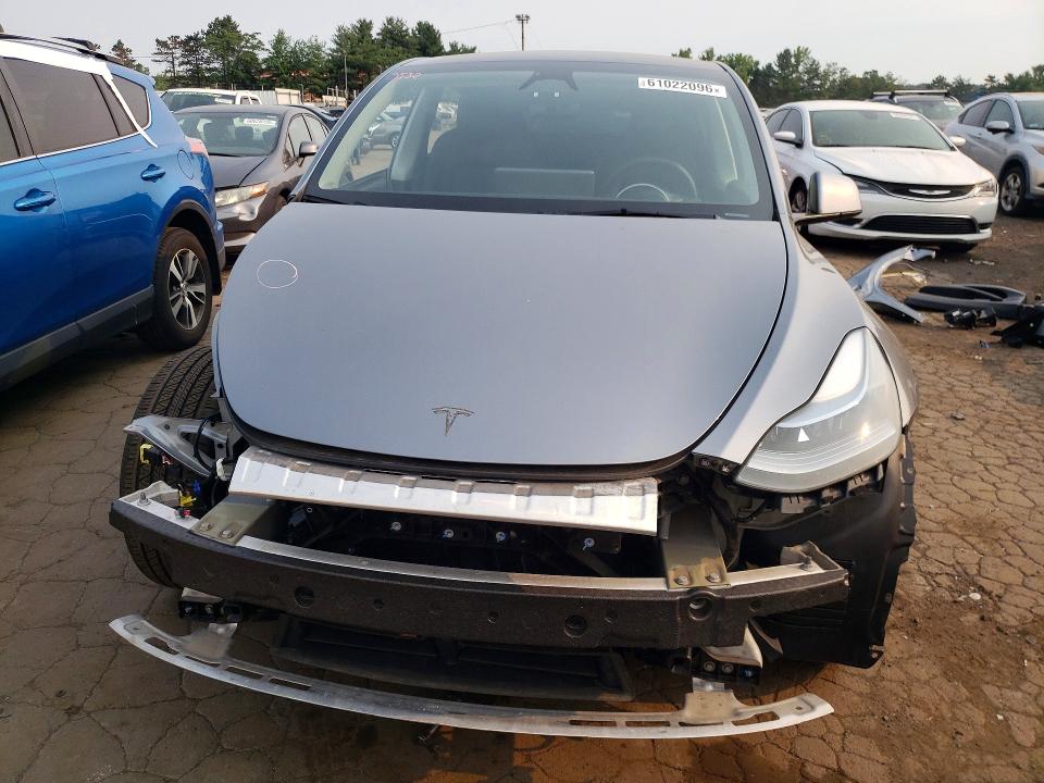 2024 Tesla Model Y მანქანა იყიდება აუქციონზე, vin: 7SAYGAEE3RF194761, აუქციონის ნომერი: 61022096