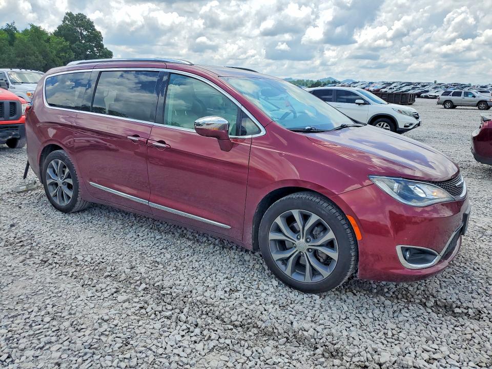 61560686 :رقم المزاد ، 2C4RC1GG8HR531536 vin ، 2017 Chrysler Pacifica مزاد بيع