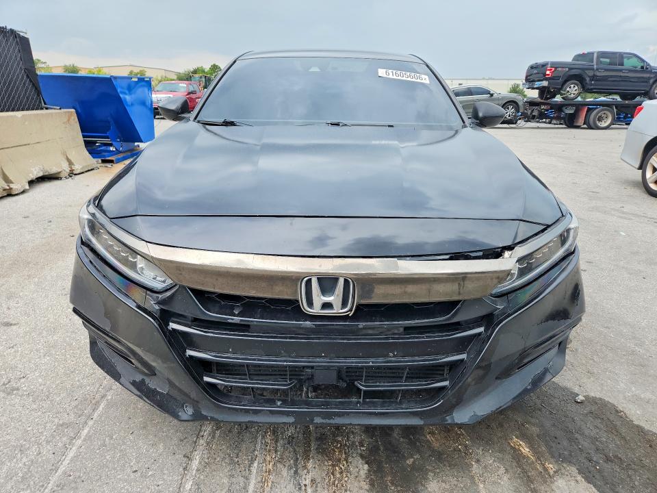 61605606 :رقم المزاد ، 1HGCV1F37JA048226 vin ، 2018 Honda Accord مزاد بيع
