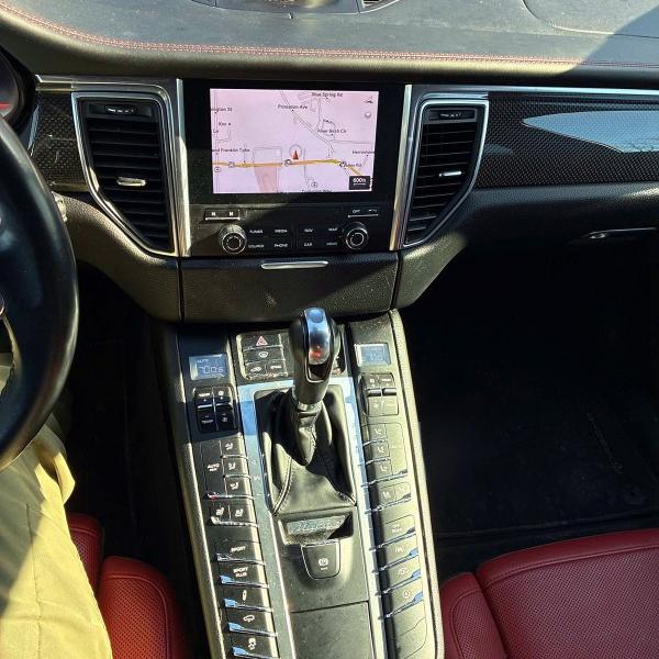 60633866 :رقم المزاد ، WP1AG2A59JLB62312 vin ، 2018 Porsche Macan مزاد بيع