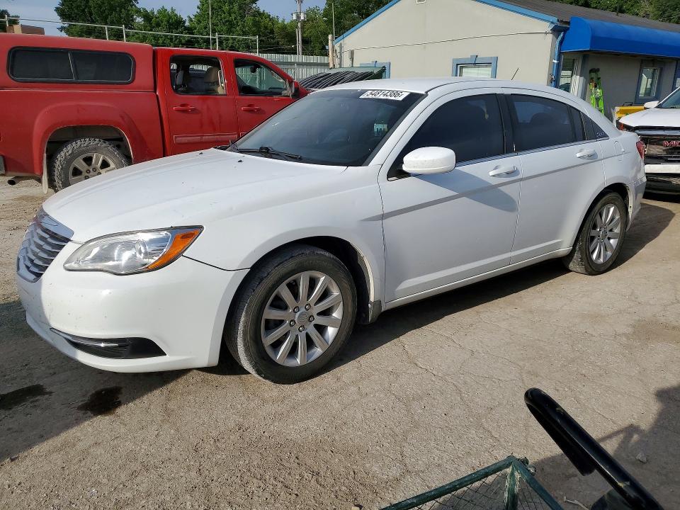 2013 Chrysler 200 მანქანა იყიდება აუქციონზე, vin: 1C3CCBBG2DN743654, აუქციონის ნომერი: 54814386