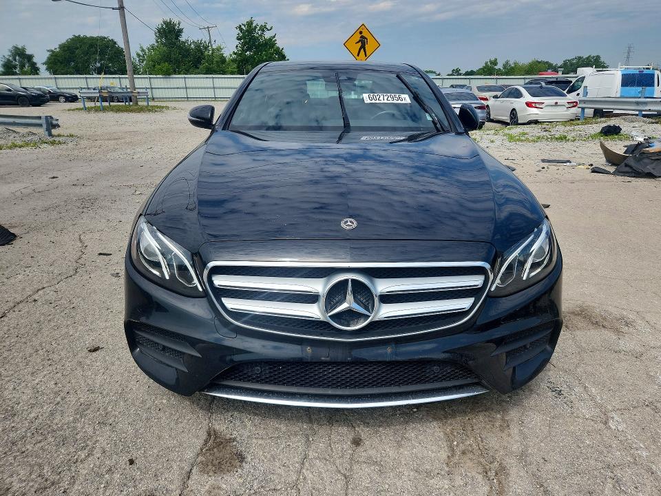 60272956 :رقم المزاد ، WDDZF4KB4JA472019 vin ، 2018 Mercedes-benz E مزاد بيع