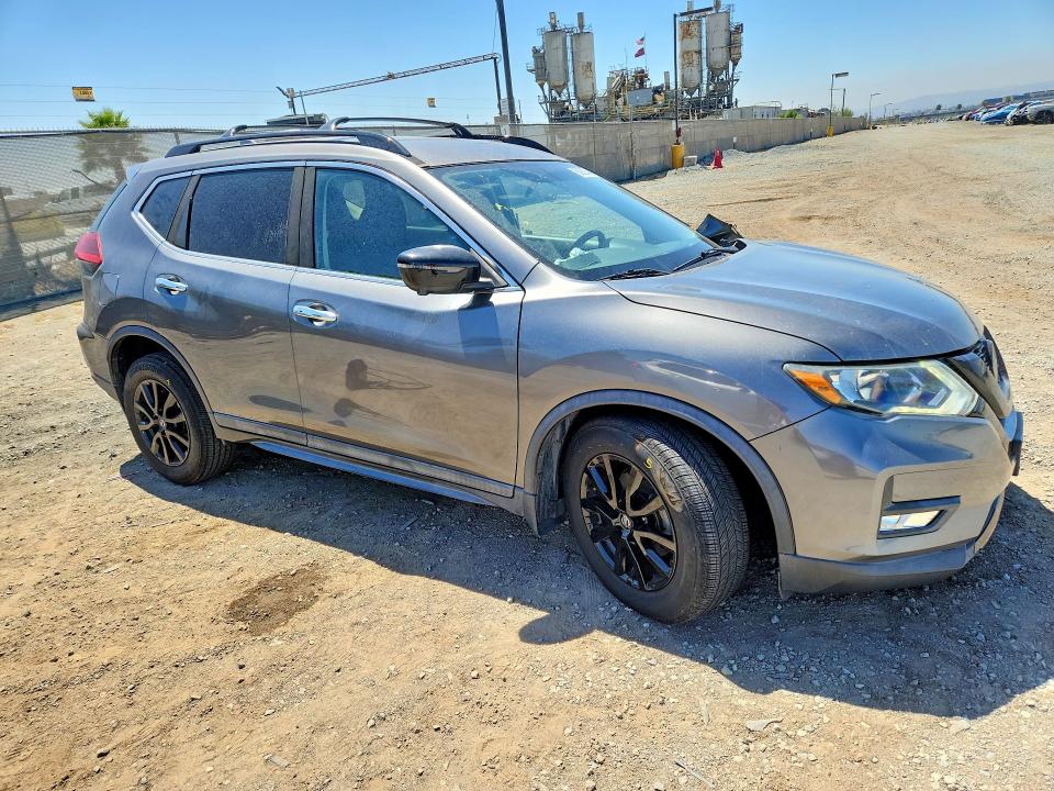 Продажа на аукционе авто 2018 Nissan Rogue, vin: 5N1AT2MT6JC822261, номер лота: 62903546