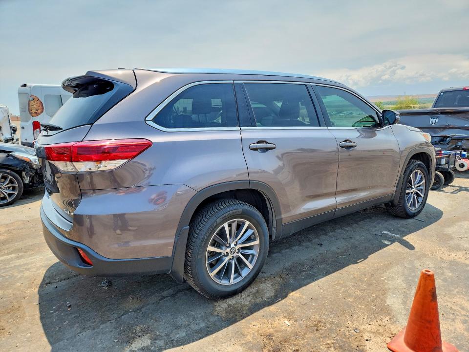 Продаж на аукціоні авто 2019 Toyota Highlander, vin: 5TDJZRFH6KS581595, номер лоту: 59838636