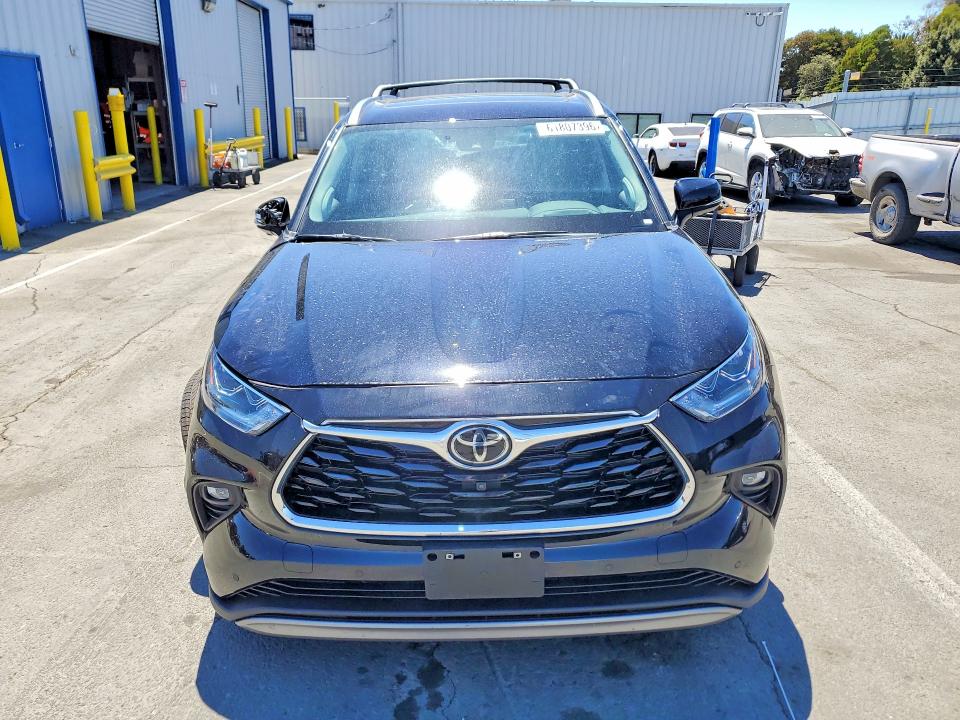 Продажа на аукционе авто 2025 Toyota Highlander Hybrid, vin: 5TDEBRCHXSS649164, номер лота: 61807396