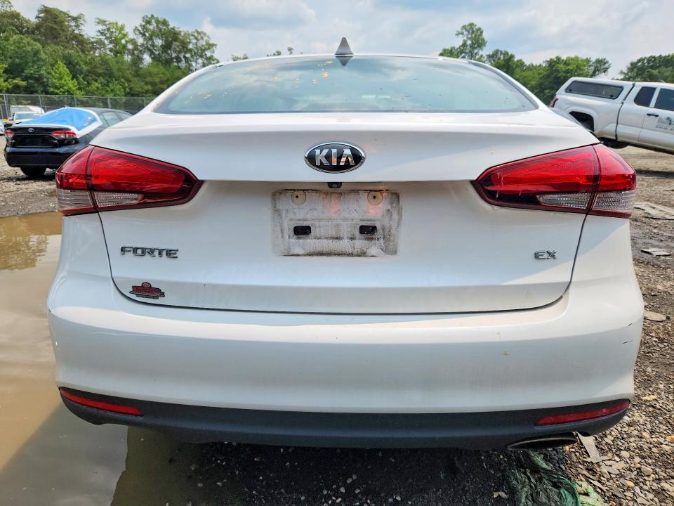 61558826 :رقم المزاد ، 3KPFL4A8XHE093786 vin ، 2017 Kia Forte مزاد بيع