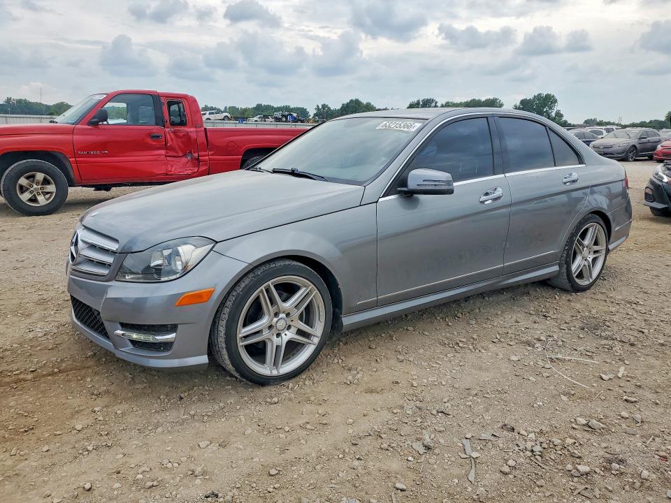 2013 Mercedes-benz C მანქანა იყიდება აუქციონზე, vin: WDDGF4HB0DR300591, აუქციონის ნომერი: 63215366