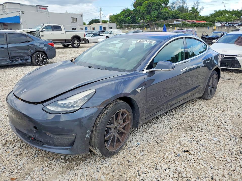62624666 :رقم المزاد ، 5YJ3E1EA7JF123836 vin ، 2018 Tesla Model 3 مزاد بيع