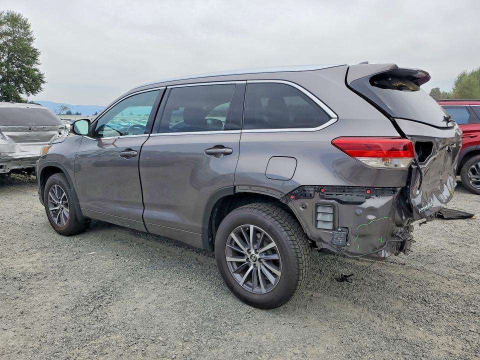 2018 Toyota Highlander მანქანა იყიდება აუქციონზე, vin: 5TDJZRFH8JS552971, აუქციონის ნომერი: 61355086