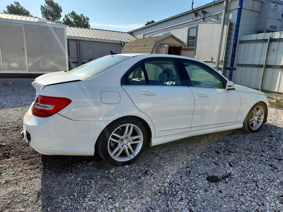 2013 Mercedes-benz C250 მანქანა იყიდება აუქციონზე, vin: WDDGF4HB9DA773050, აუქციონის ნომერი: 85629905