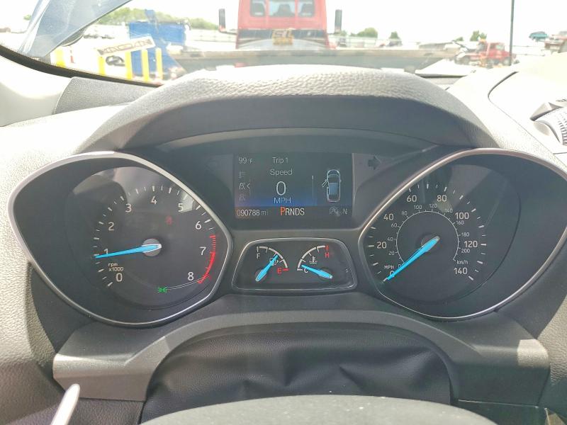 59775246 :رقم المزاد ، 1FMCU9J9XJUA82053 vin ، 2018 Ford Escape مزاد بيع