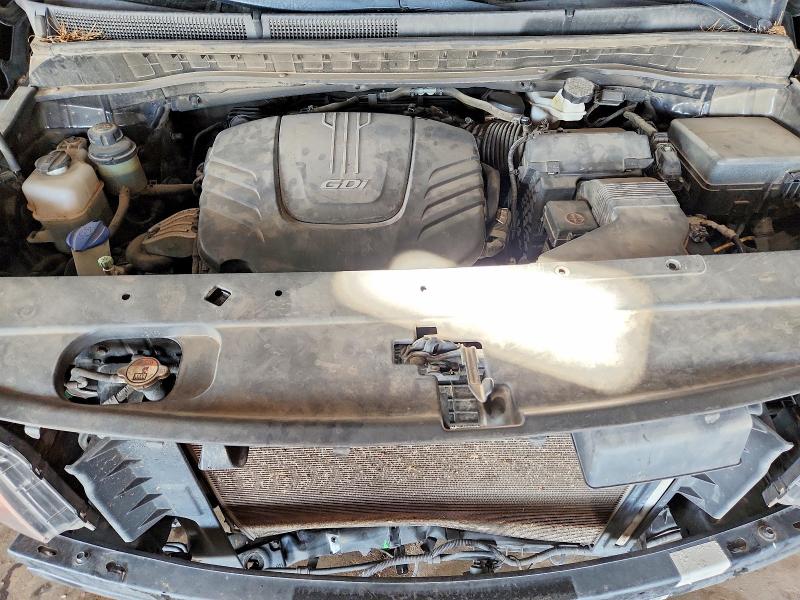 61441556 :رقم المزاد ، KNDMB5C18H6338350 vin ، 2017 Kia Sedona مزاد بيع