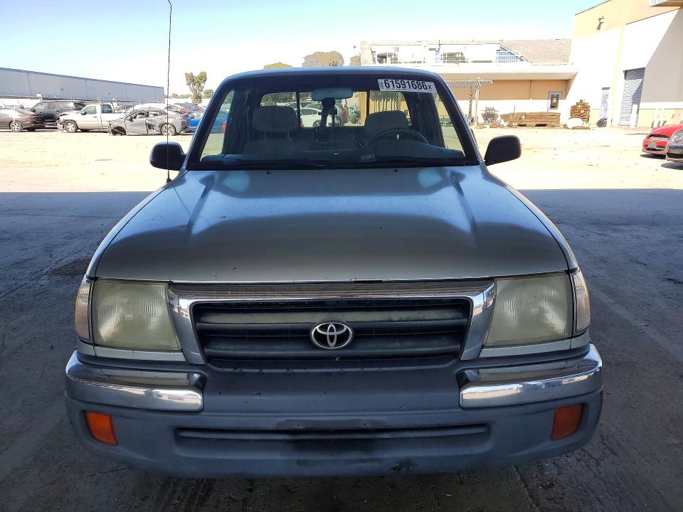 61591686 :رقم المزاد ، 4TAVL52N1YZ641891 vin ، 2000 Toyota Tacoma مزاد بيع