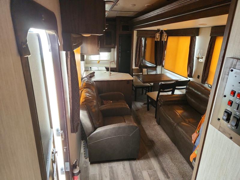 85625985 :رقم المزاد ، 5ZT3CKPB0K2703482 vin ، 2019 Forest River Arcticwolf مزاد بيع