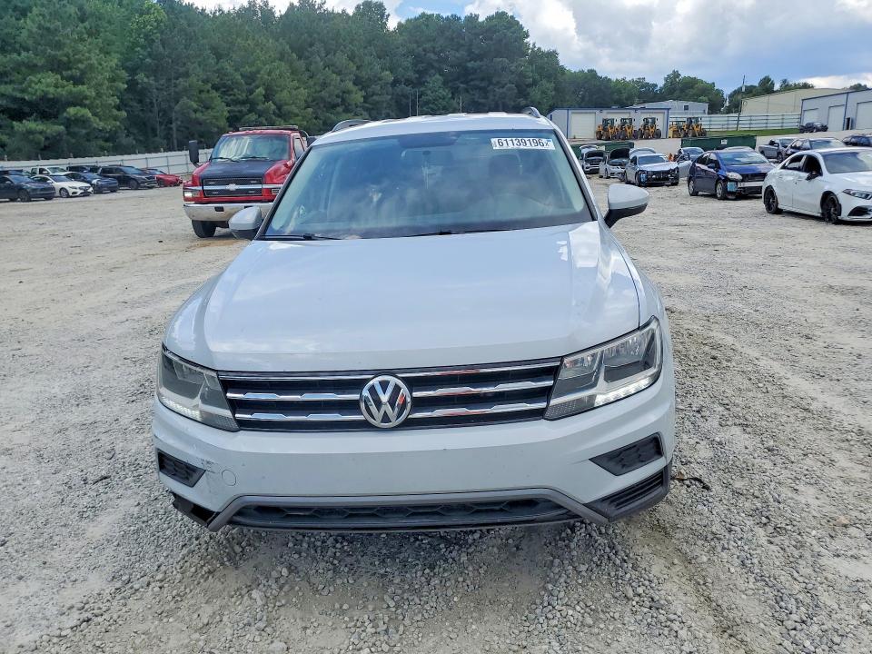 61139196 :رقم المزاد ، 3VV0B7AX5JM116017 vin ، 2018 Volkswagen Tiguan مزاد بيع