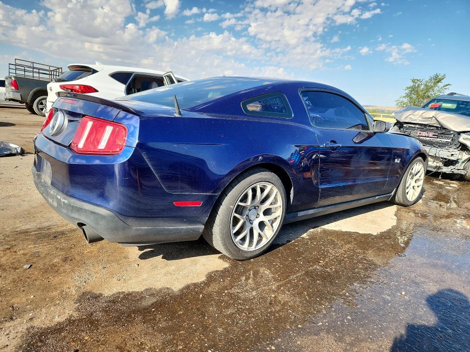 61435646 :رقم المزاد ، 1ZVBP8CH7A5117516 vin ، 2010 Ford Mustang مزاد بيع