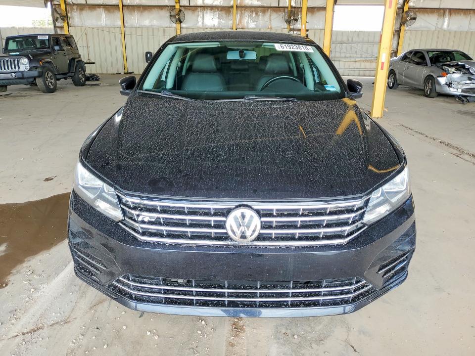 61923816 :رقم المزاد ، 1VWDT7A39HC065138 vin ، 2017 Volkswagen Passat مزاد بيع
