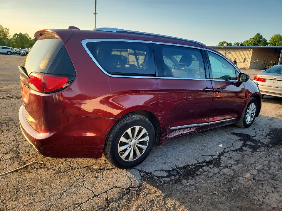 62140256 :رقم المزاد ، 2C4RC1BG8KR721240 vin ، 2019 Chrysler Pacifica مزاد بيع